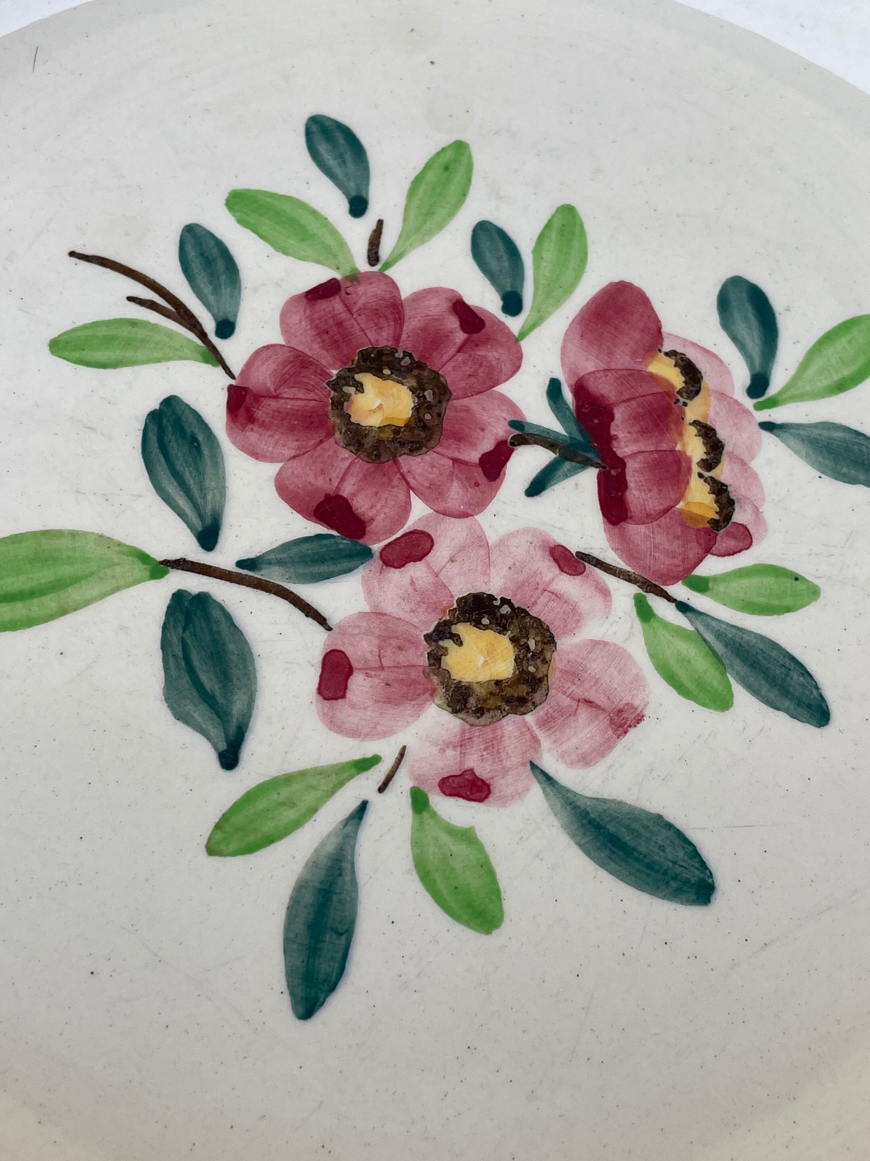 Set of 3 plates with a floral pattern from Sarreguemines.