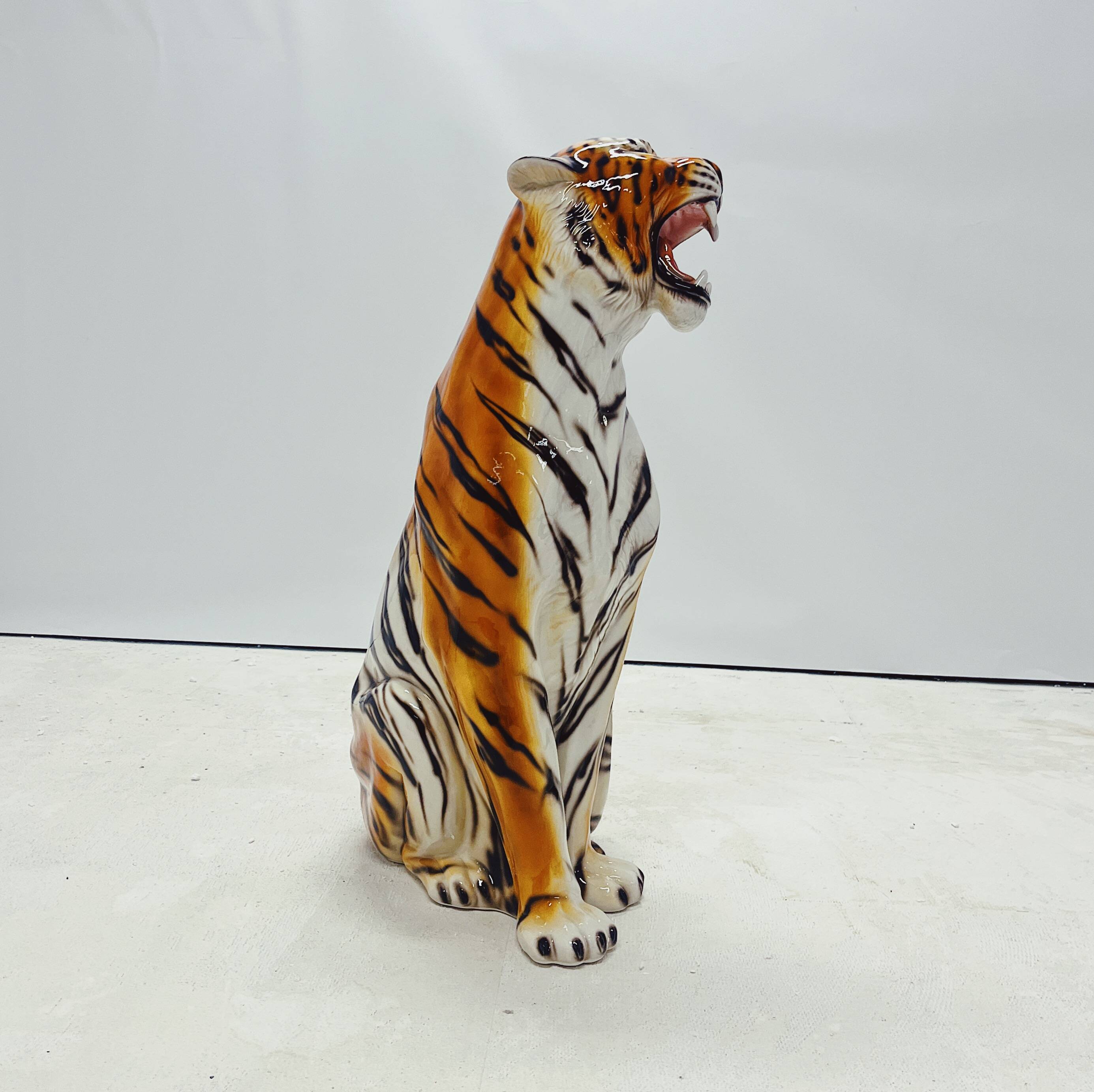 Statue de tigre en céramique