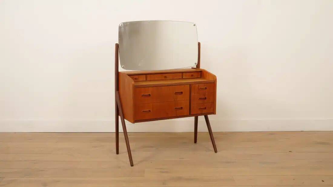 Vintage dressing table | Danish design | Teak