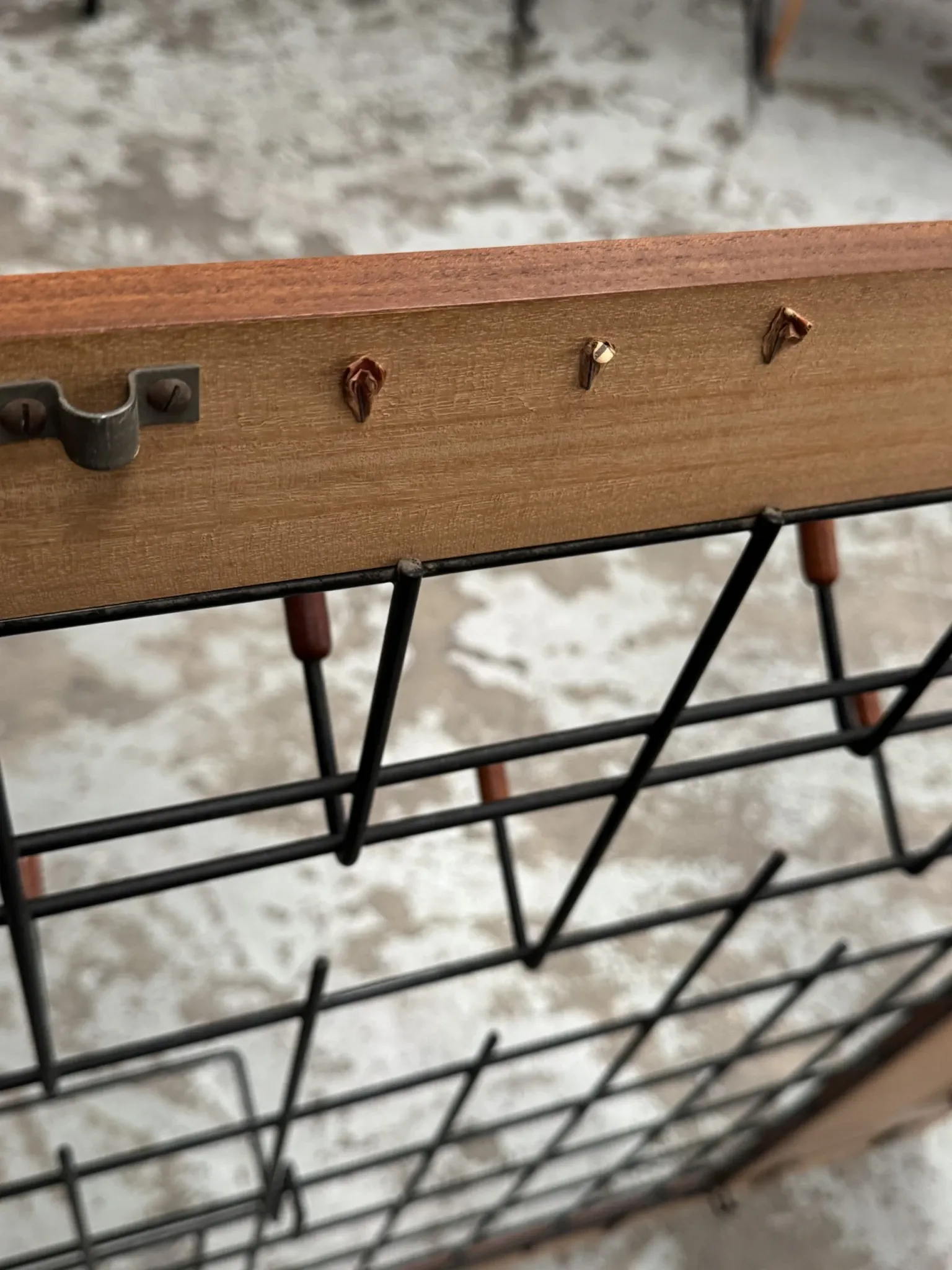 Wall-mounted coat rack