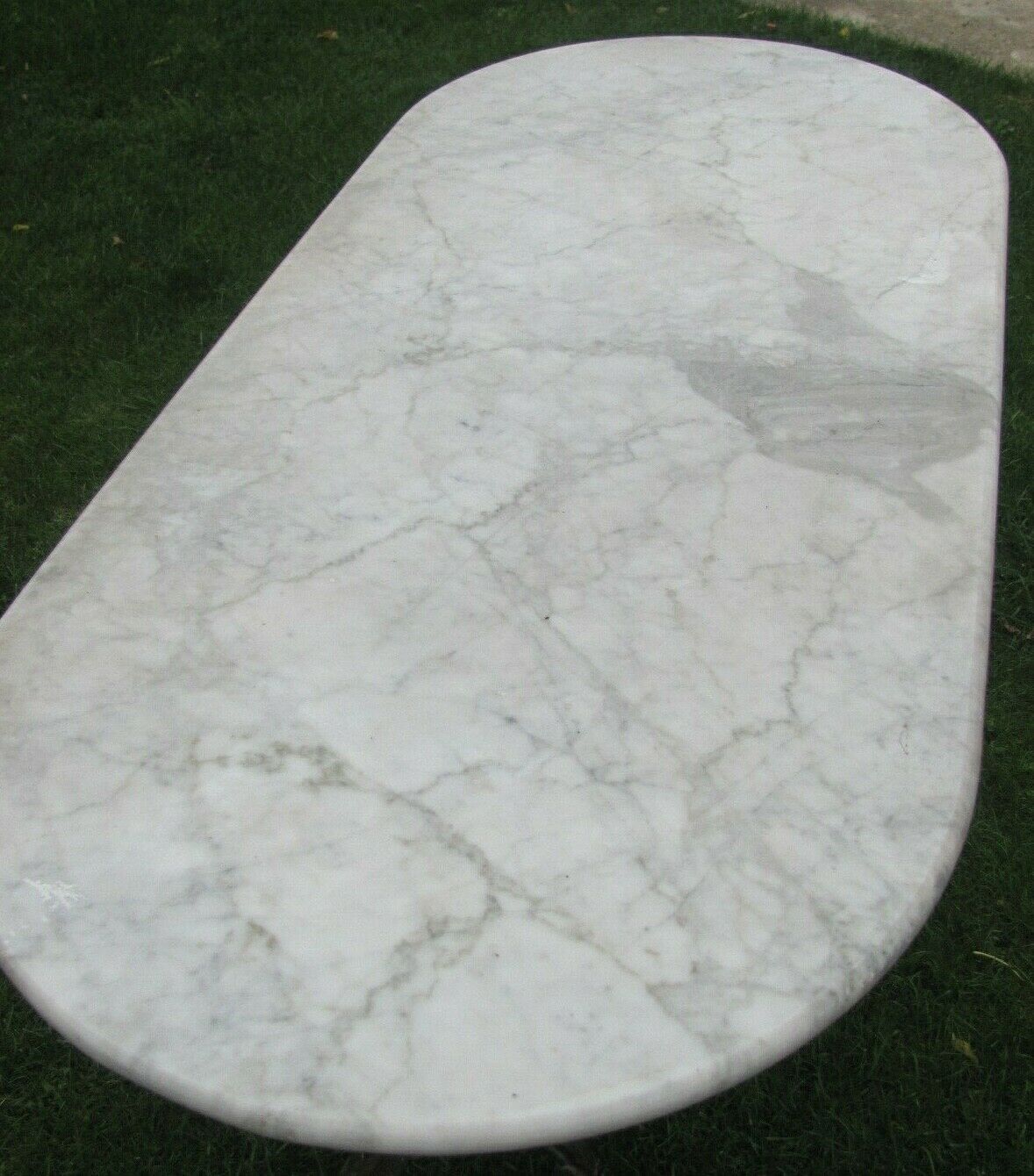 Table bistrot dessus marbre oval