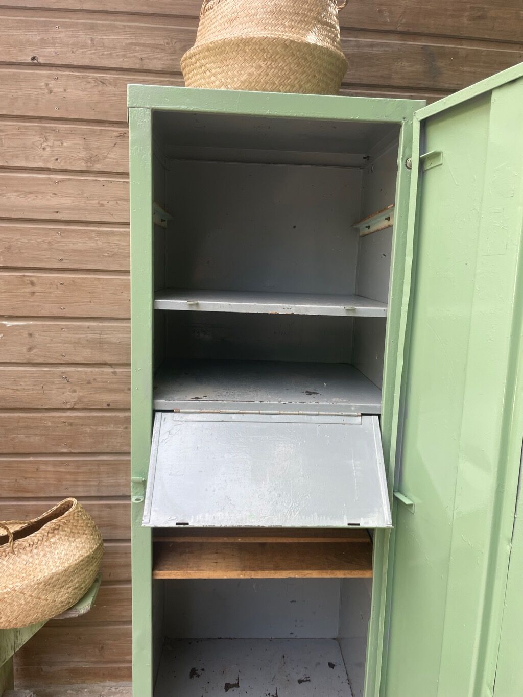 Industrial cloakroom