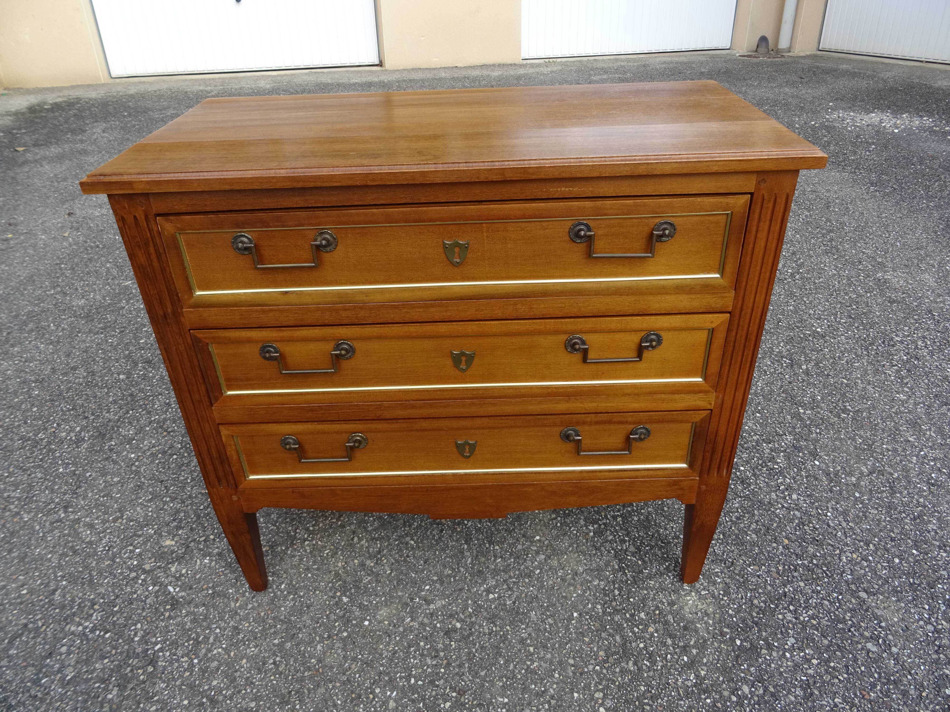 Commode de style directoire bois et laiton
