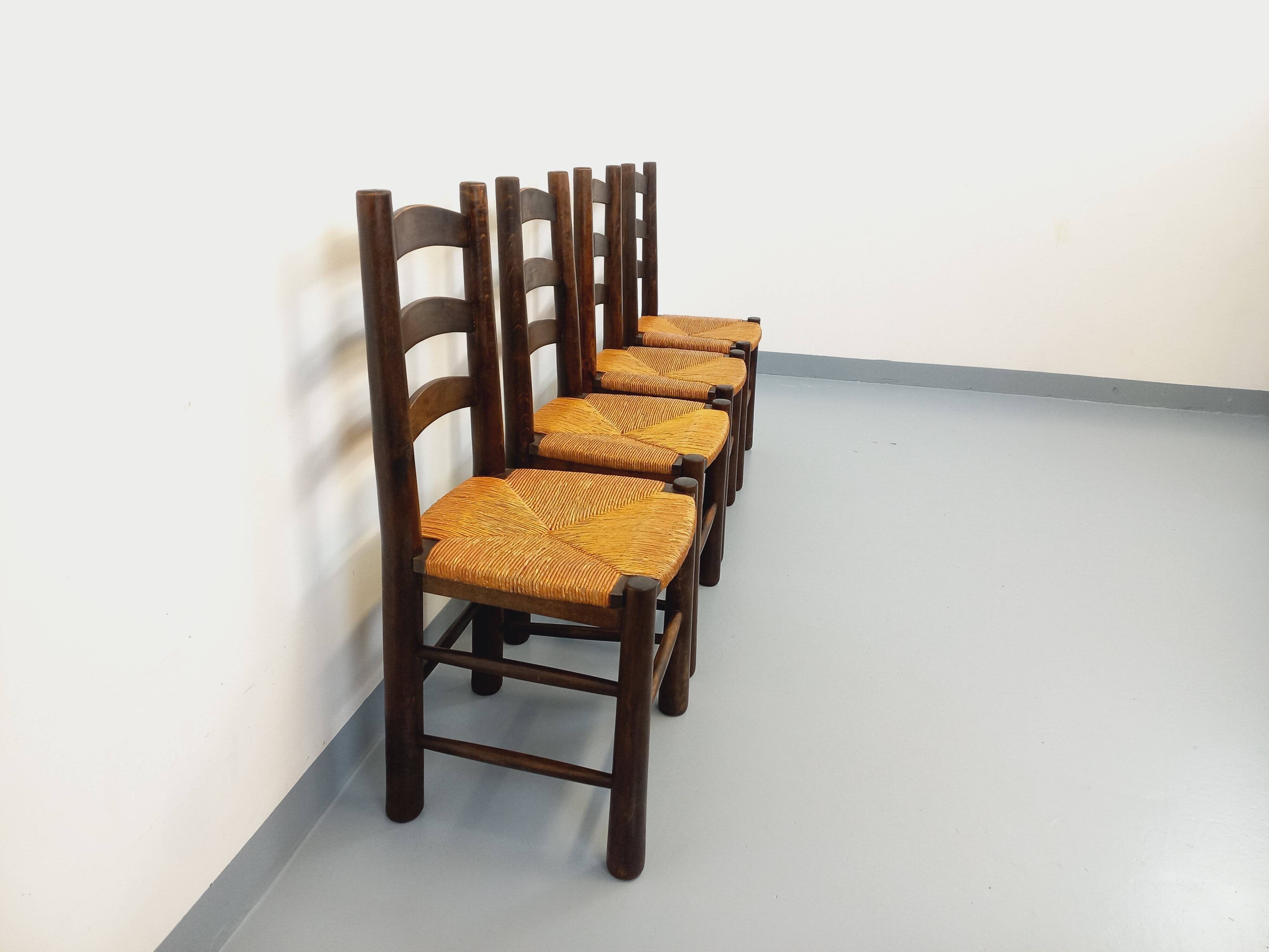 Set of 4 vintage brutalist chairs by Georges Robert in wood and straw.