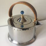 Théière kettle conçue par le designer danois carsten jorgensen en 1986