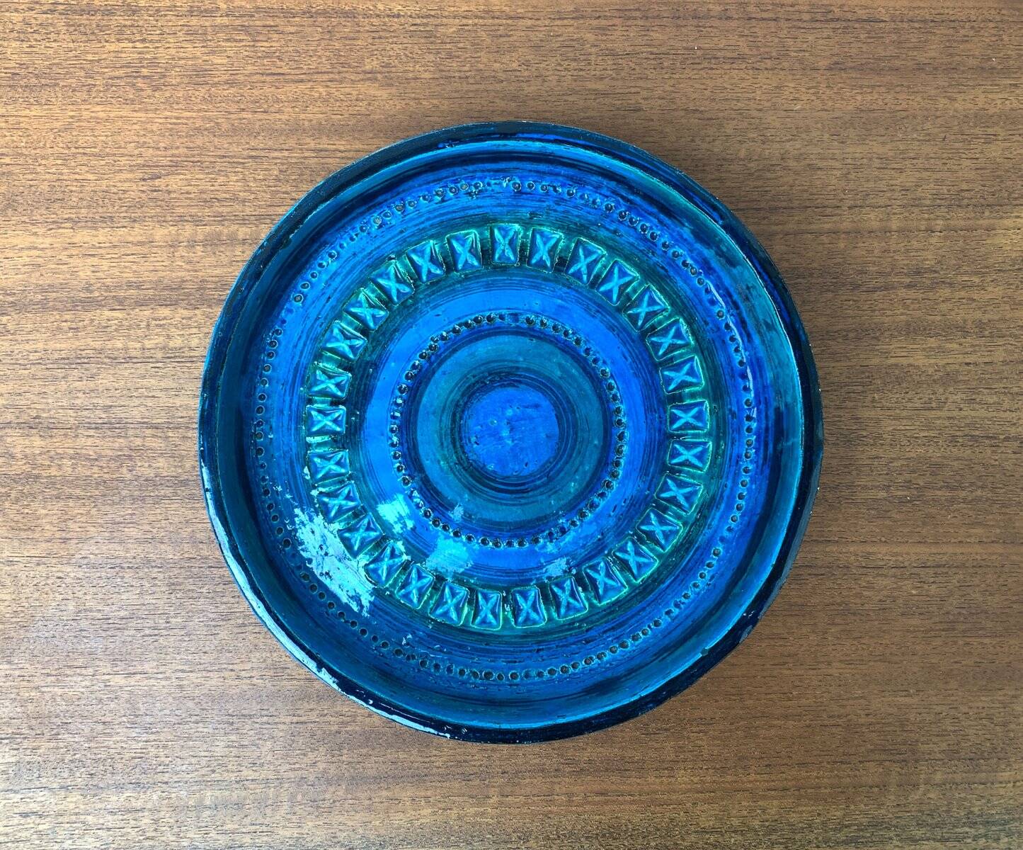 Large bowl in Rimini Blu pottery in mid-century style by Aldo Londi for Bitossi, Italy, 1960s.