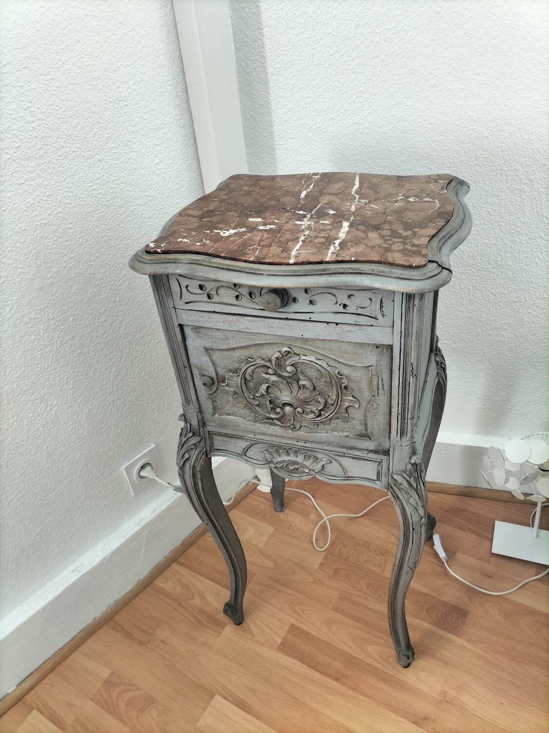 Table de chevet en bois et marbre, 1 tiroir et 1 placard