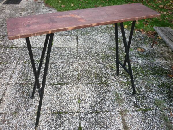 Table haute d’atelier selette plateau en bois et tubes en métal