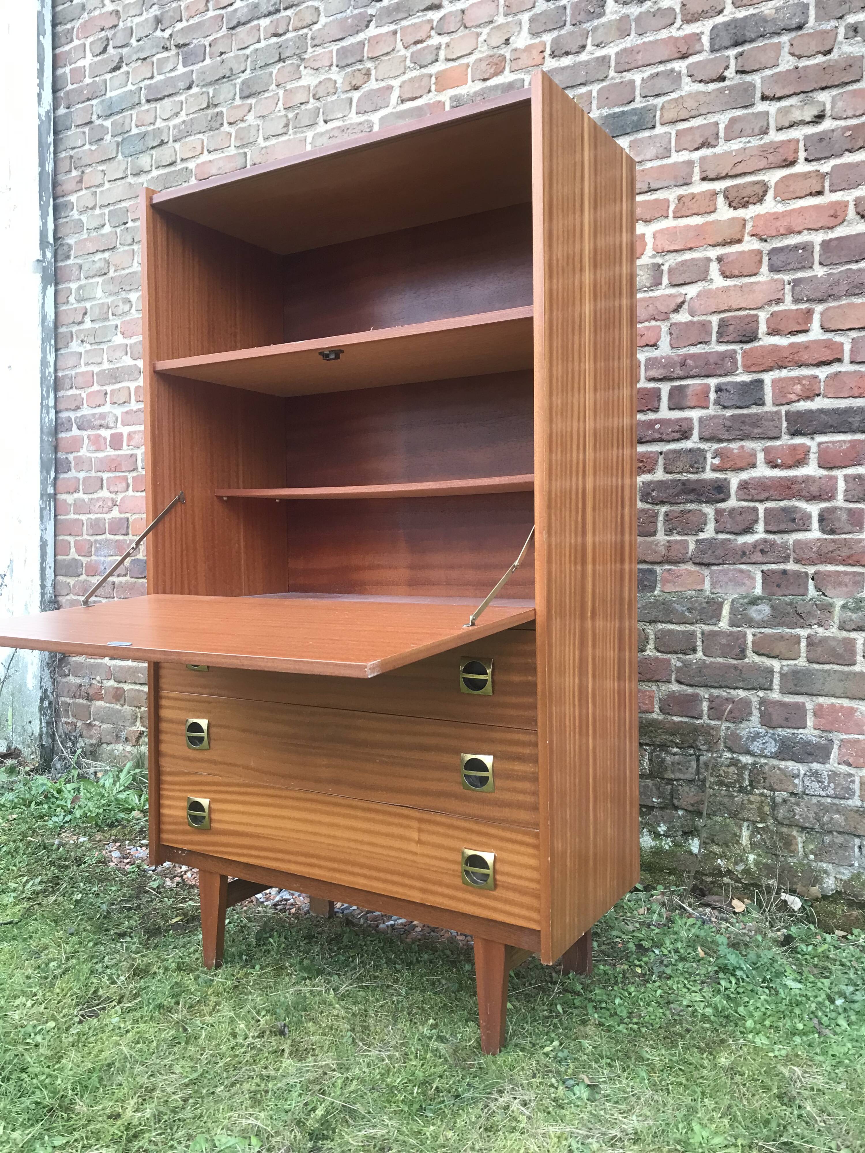 Vintage showcase