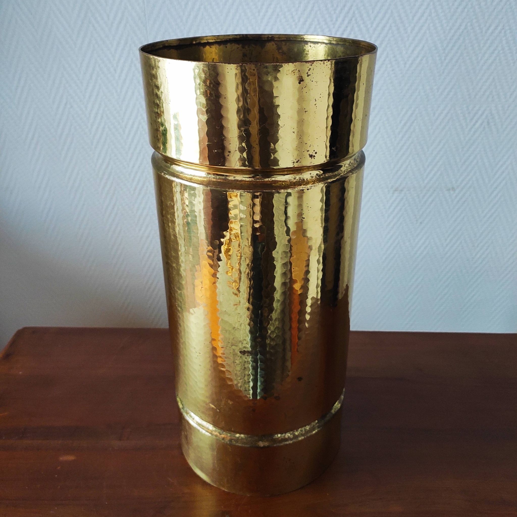 Vintage 1970s Italian umbrella stand in hammered brass, signed.