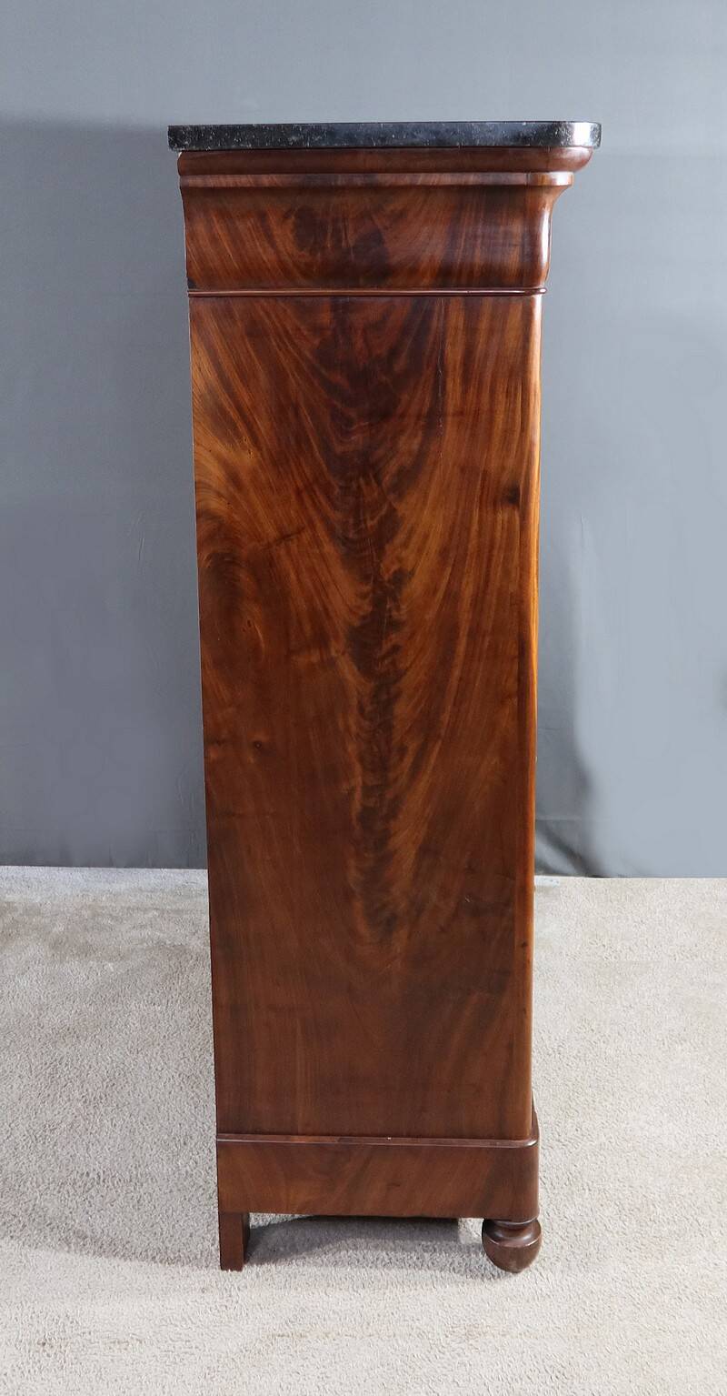 Mahogany burl chest of drawers, Restoration period – Early 19th century