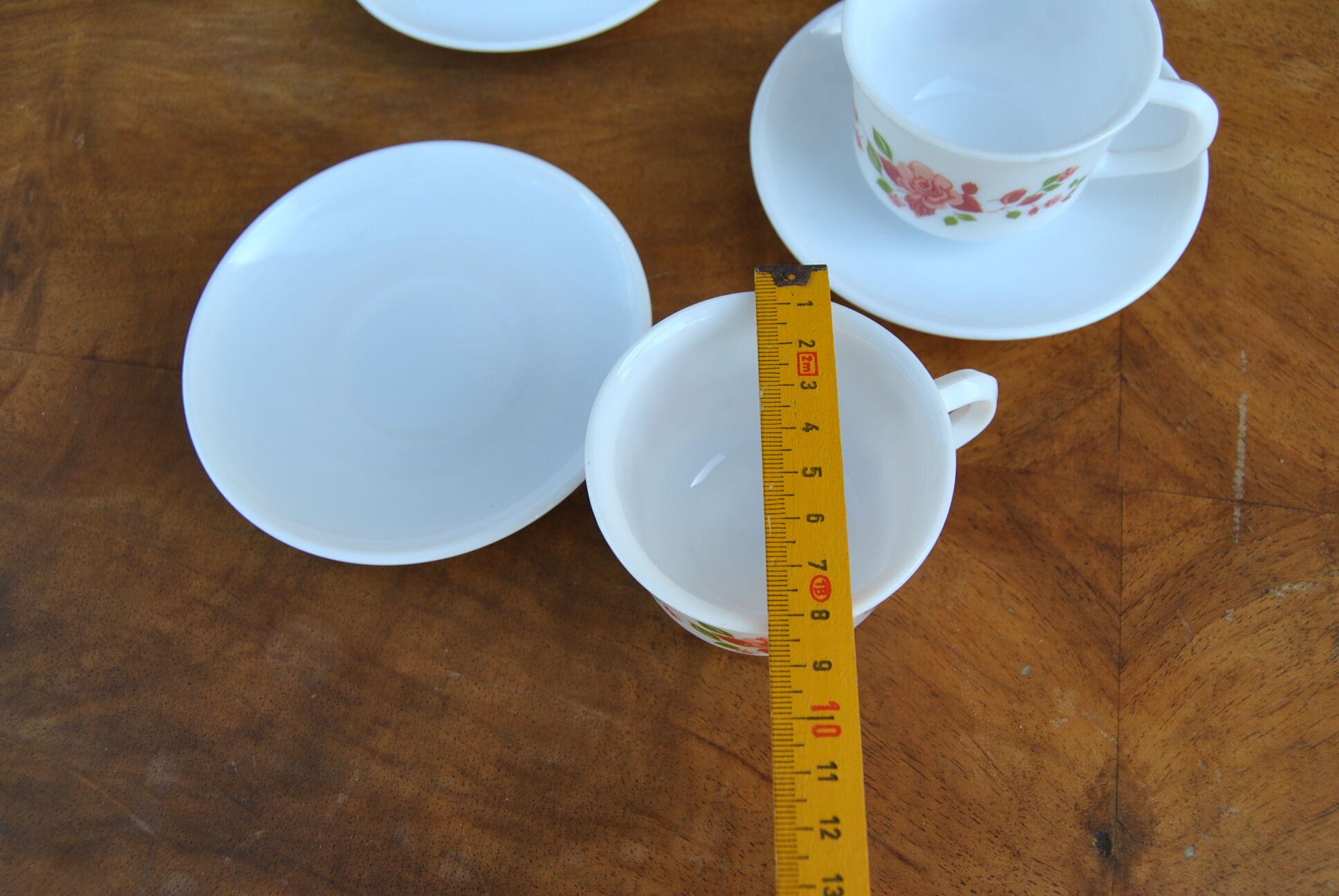 Series of 4 cups et under cups pink patterns Arcopal 80s