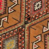 Tapis Kilim Ancien Fait Main – Motifs Géométriques et Symboles Protecteurs