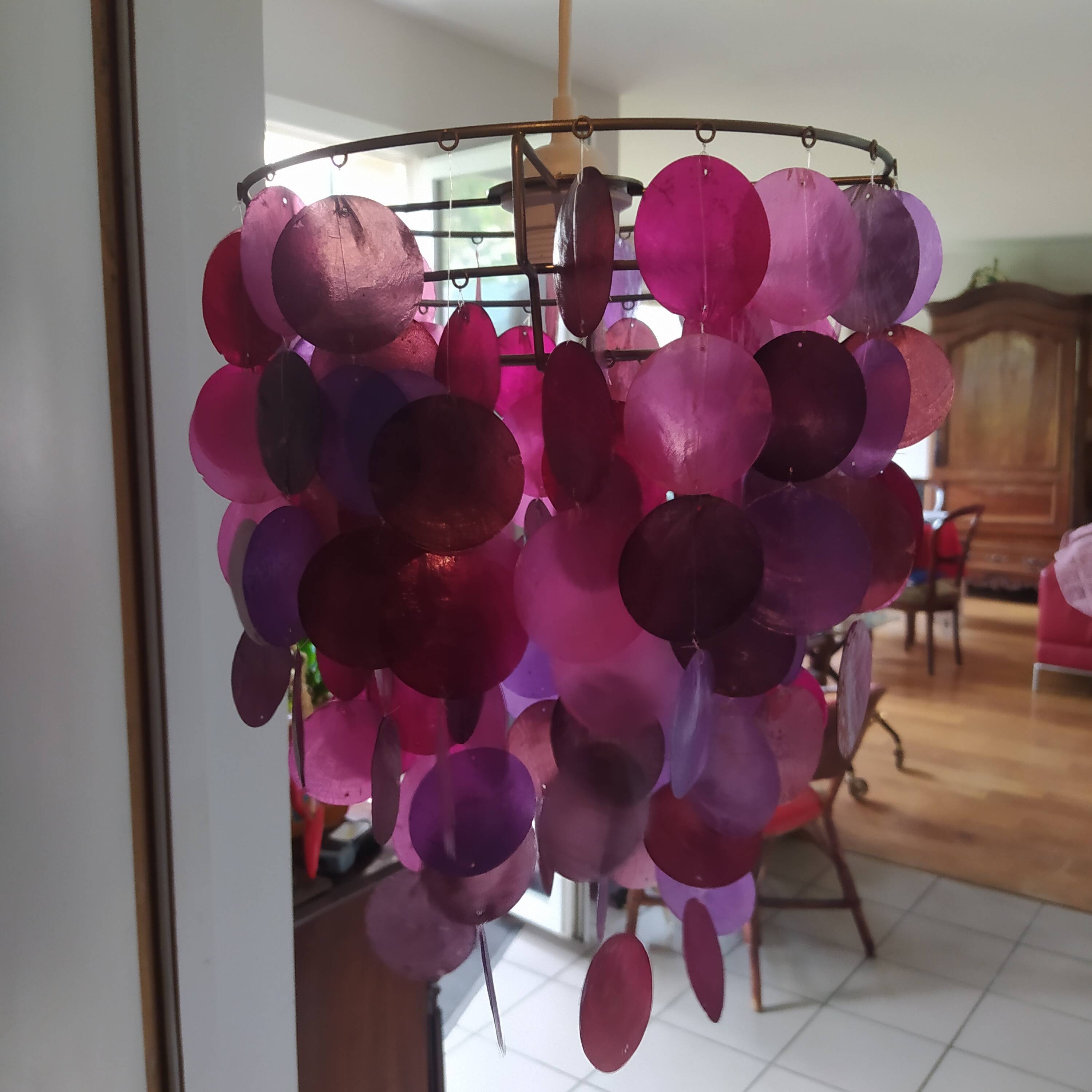 Suspension en nacre violette, 1970