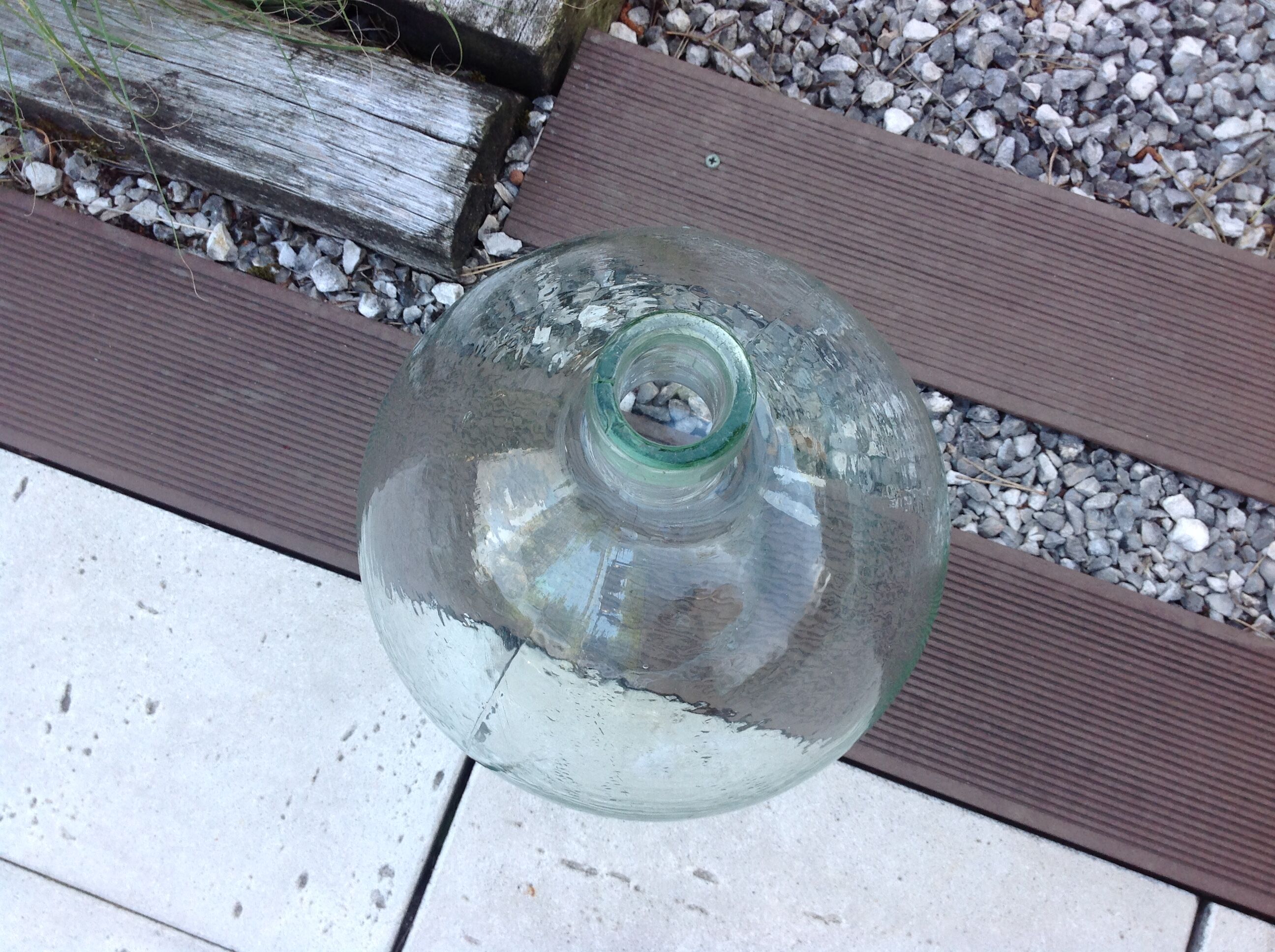 Lady jeanne in transparent glass