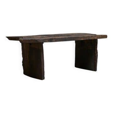 Table basse style Wabi Sabi en bois massif