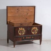 Central European wedding chest in polychrome pine with floral cartouches – Tyrol, circa 1890