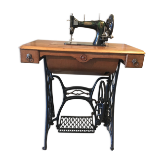 Old machine sewing Ronov