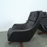 Fauteuil pivotant en similicuir noir provenant de Suède