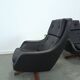Fauteuil pivotant en similicuir noir provenant de Suède