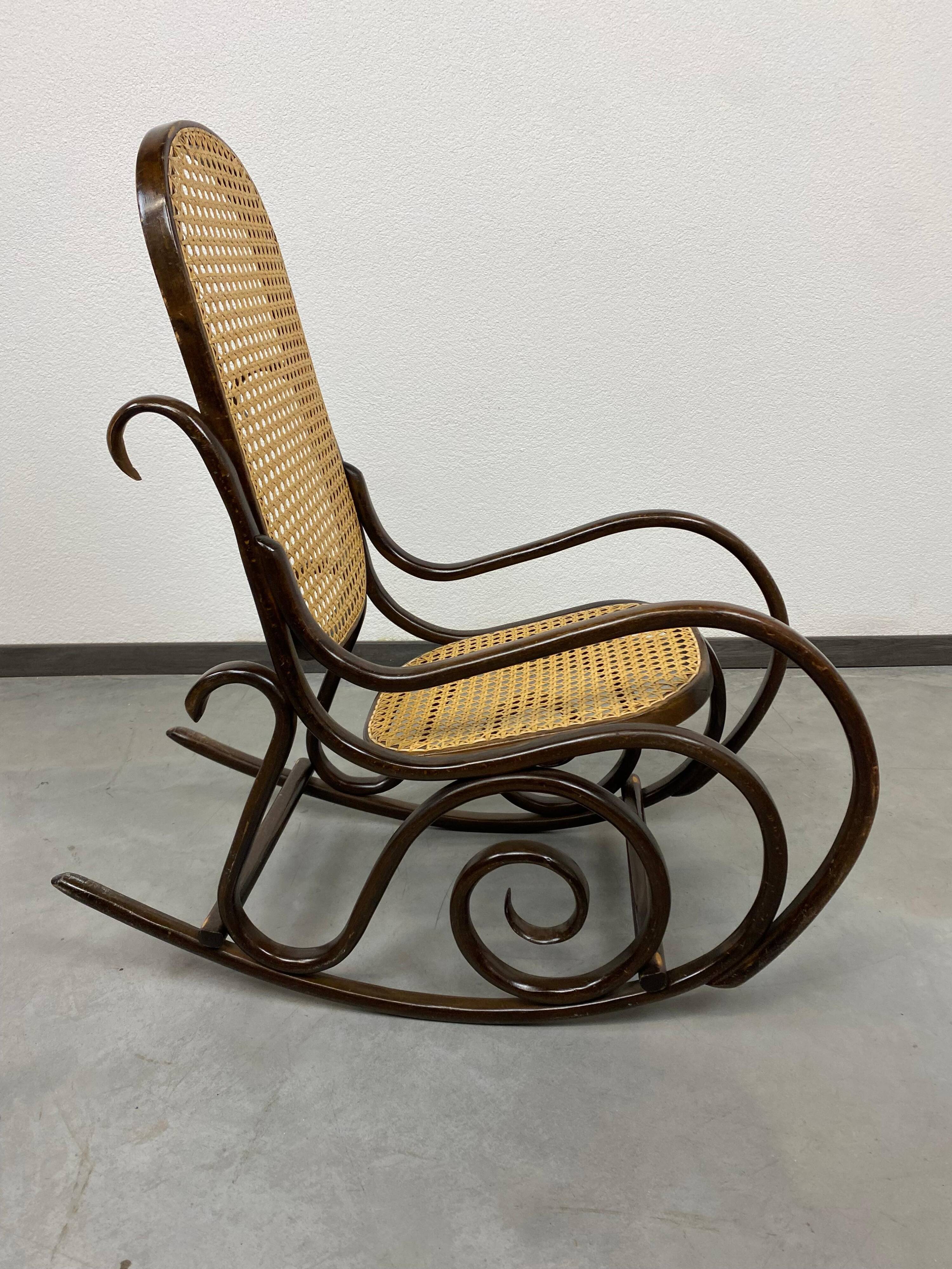 Small Thonet rocking chair no. 10 for children