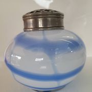 Ancien vase pique fleurs en verre blanc et bleu