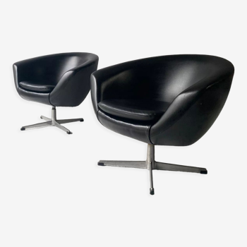 2 mid century Swedish 1960’s swivel ‘pod’ chairs by Overman