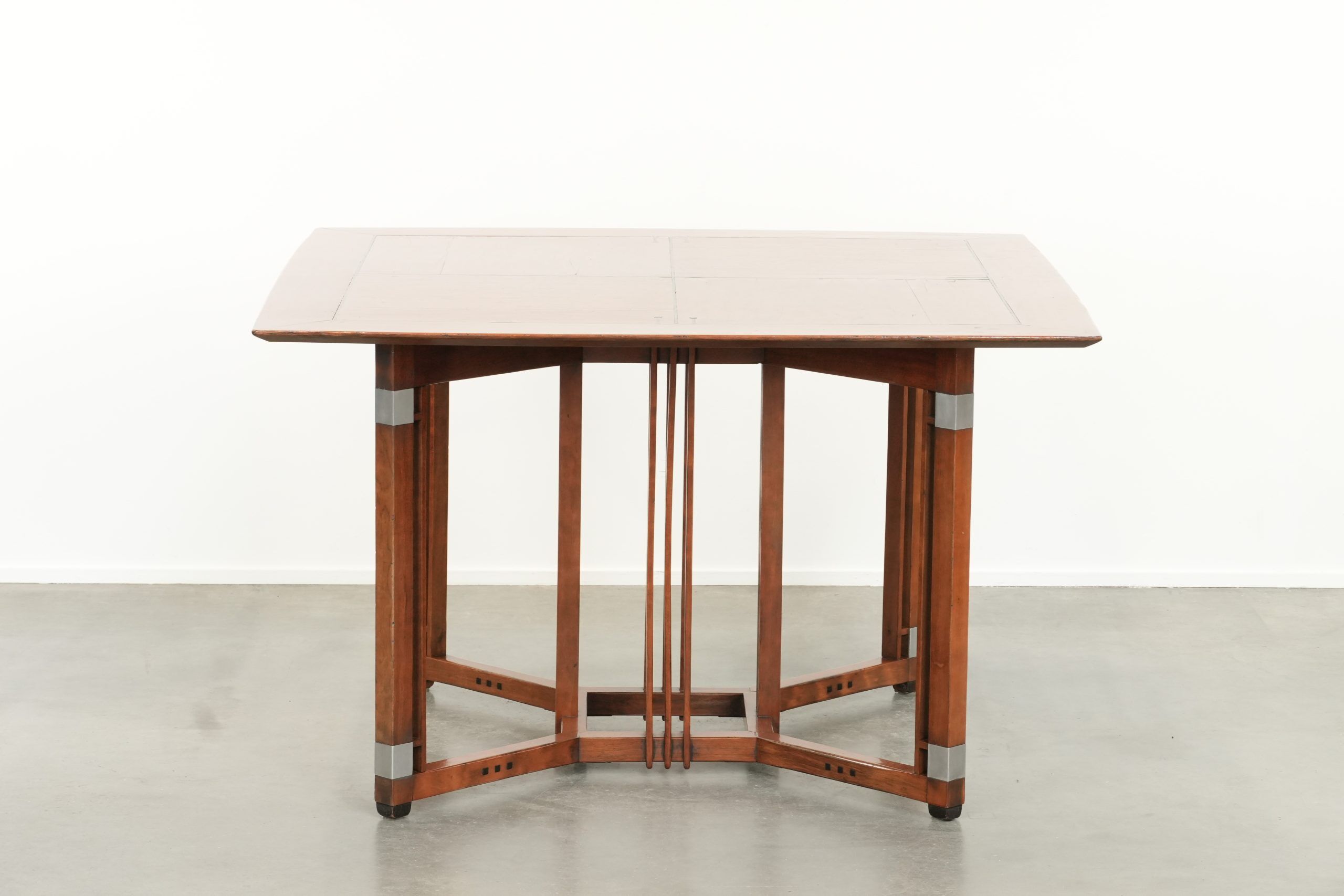 Rare square Art Deco design dining table in good condition