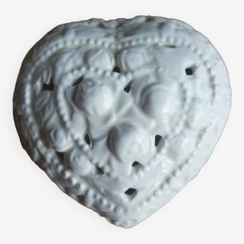Boîte cœurs céramique décor de roses ajouré