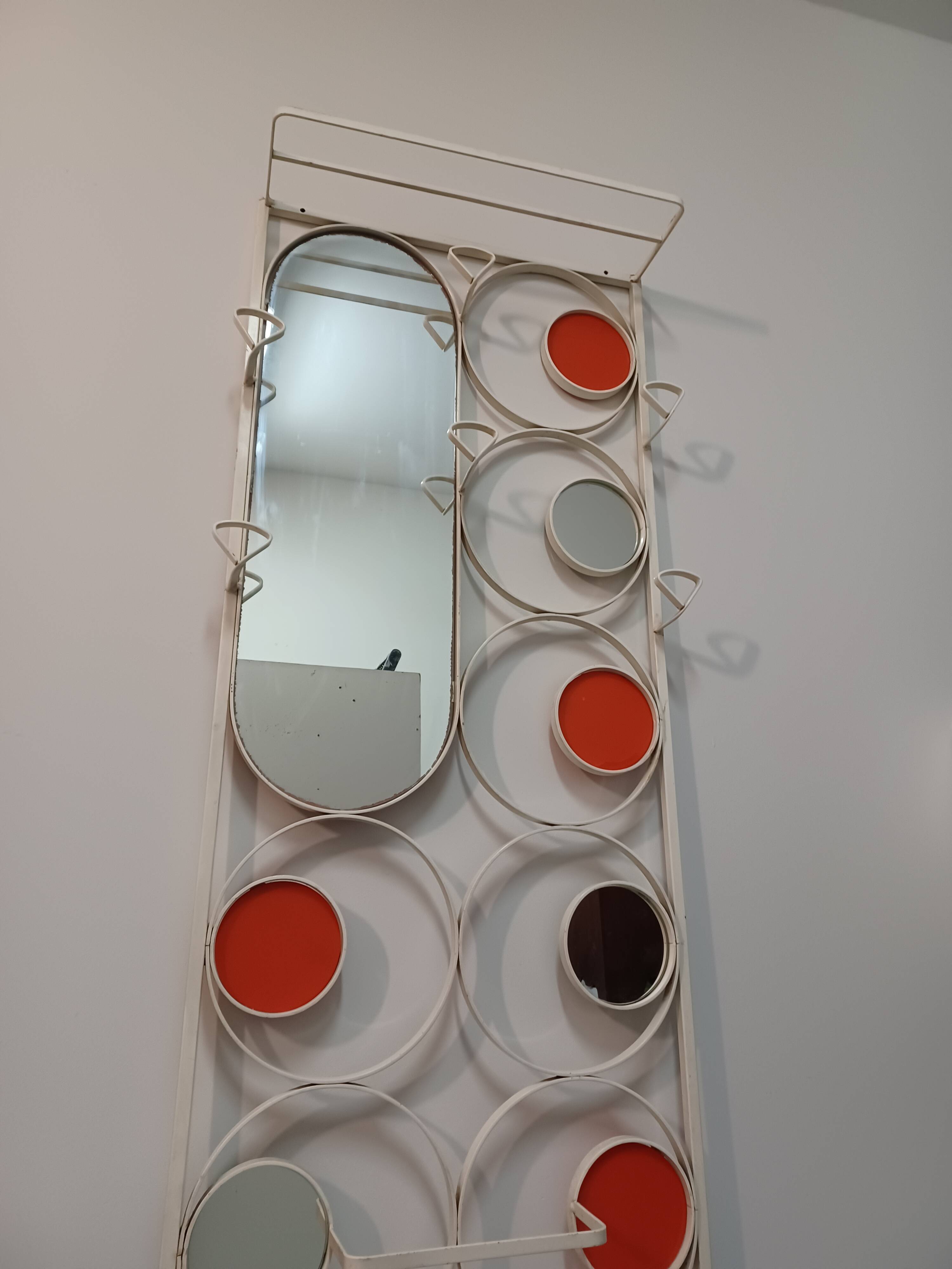 Wall-mounted locker room, 70'S