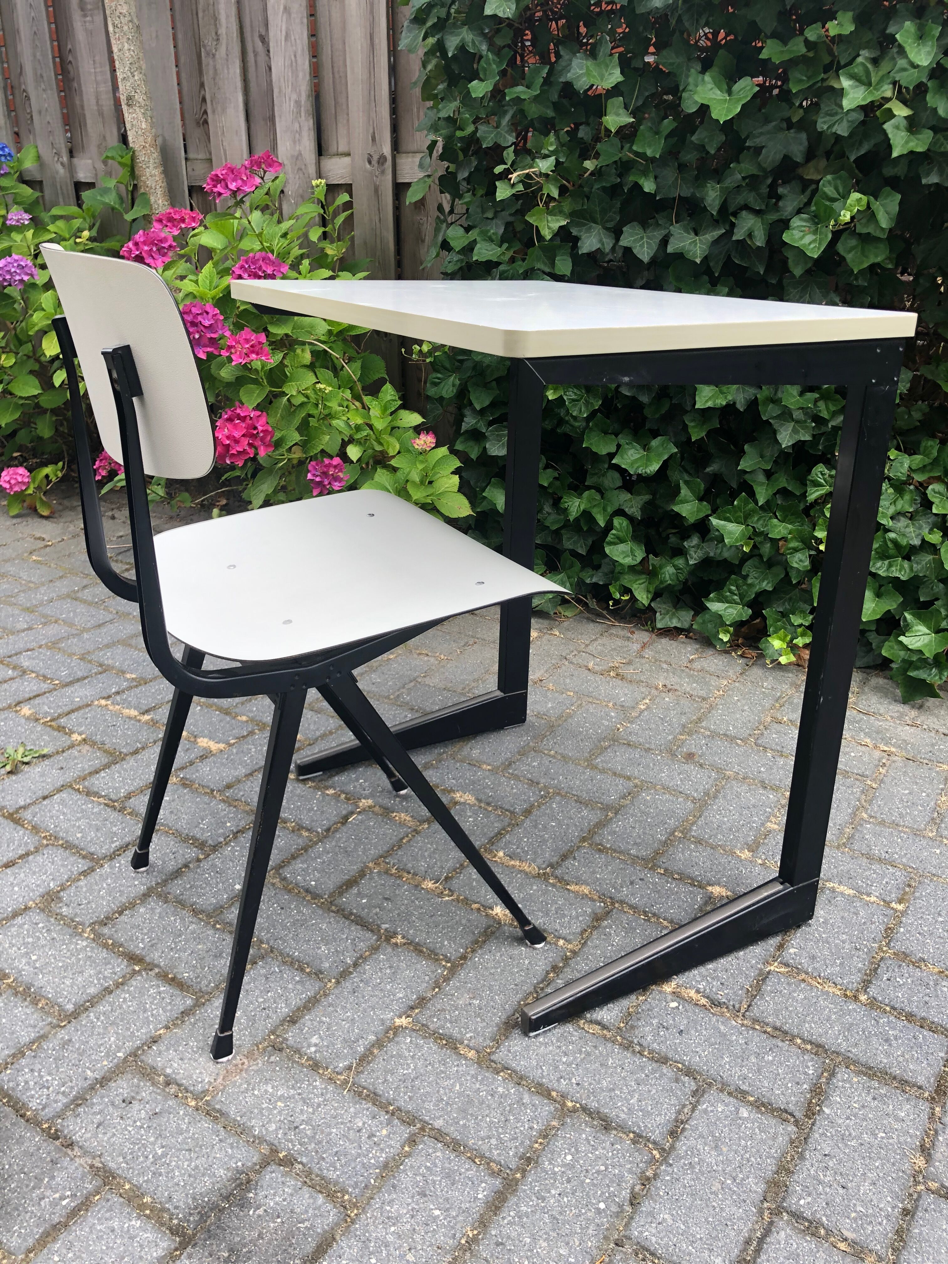 Desk and chair by Friso Kramer Ahrend de Cirkel Result