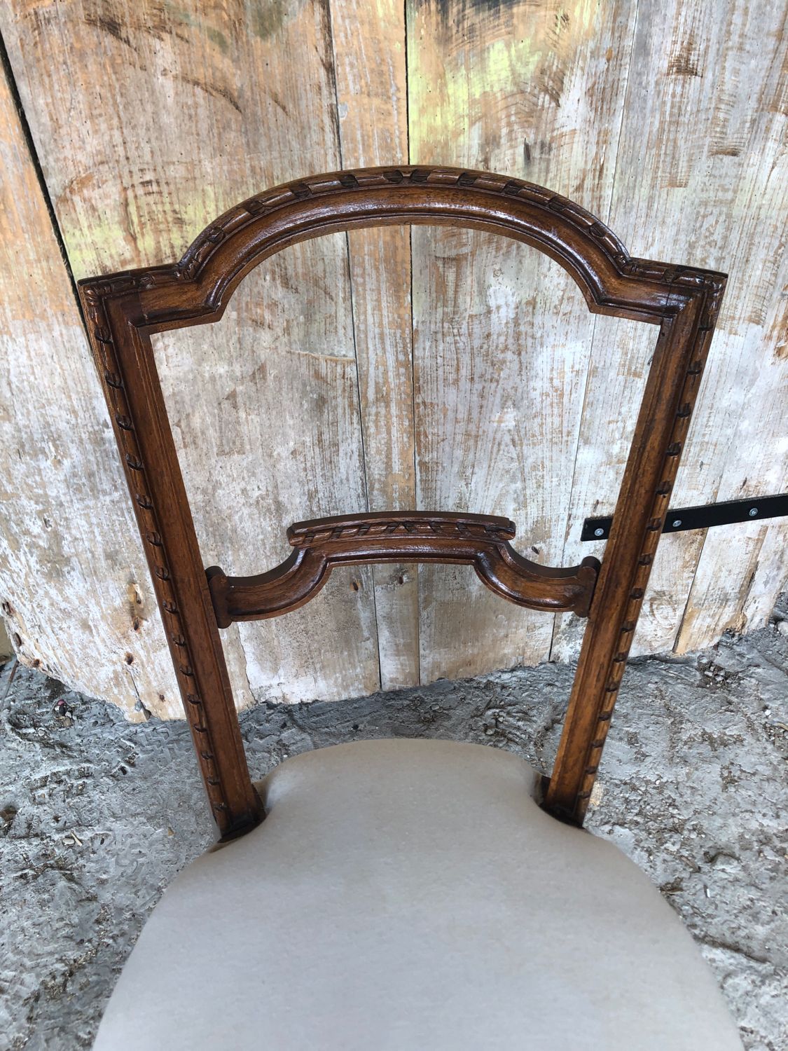Chair style louis xvi carved wood & vintage white fabric