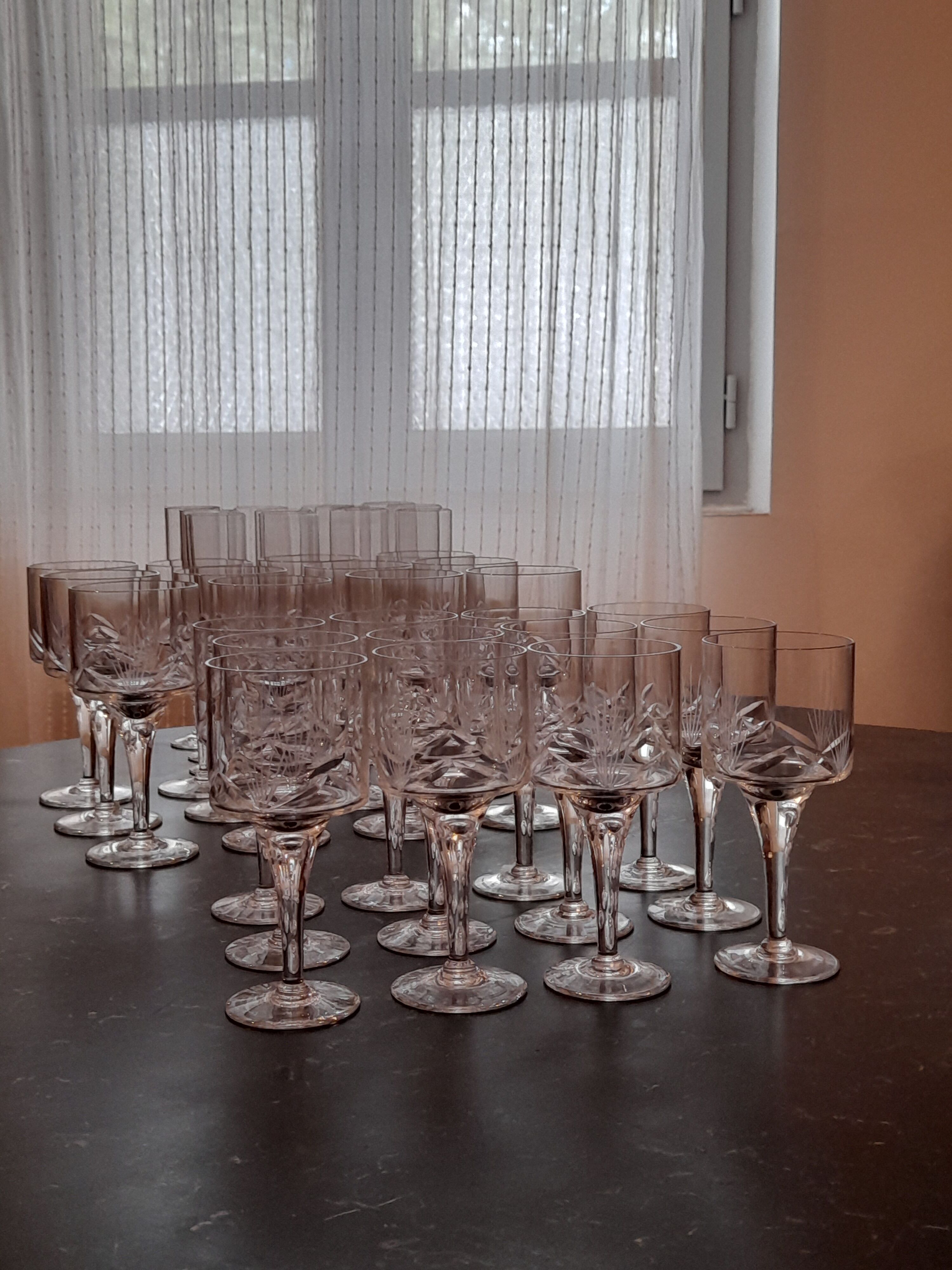 Crystal glass service