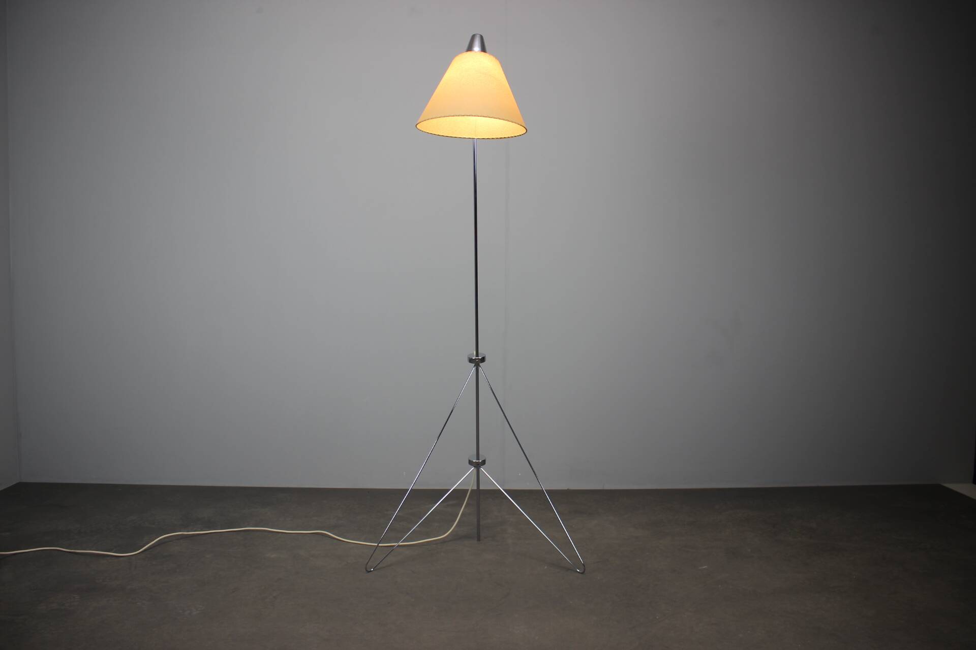 Napako giraffe floor lamp from the 1960s in chrome by Josef Hůrka with handmade parchment lampshade