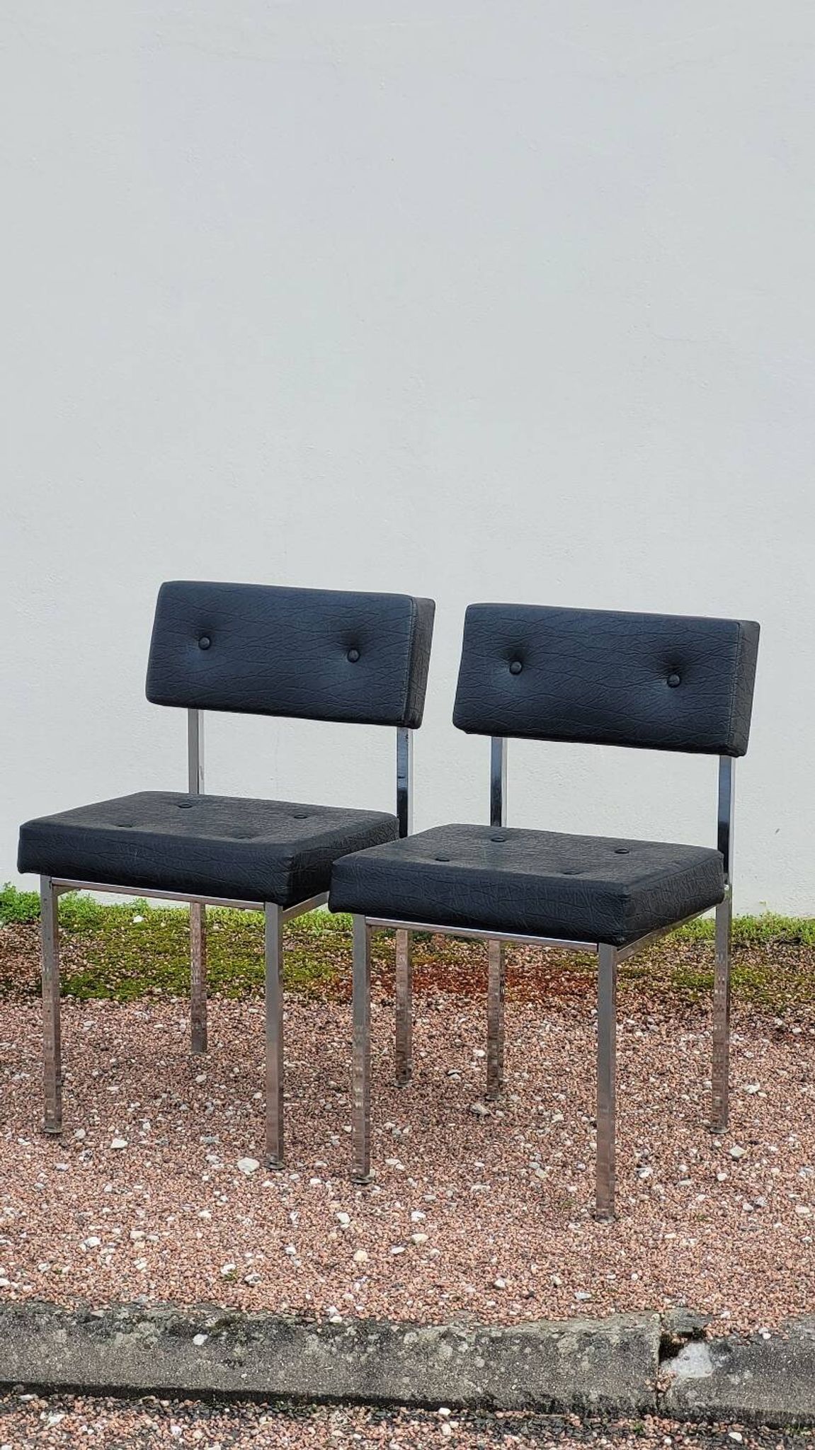Paire de chaises en skaï design chromé - 1950s