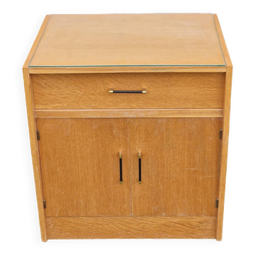 Small vintage buffet veneered in oak from the 1960s.