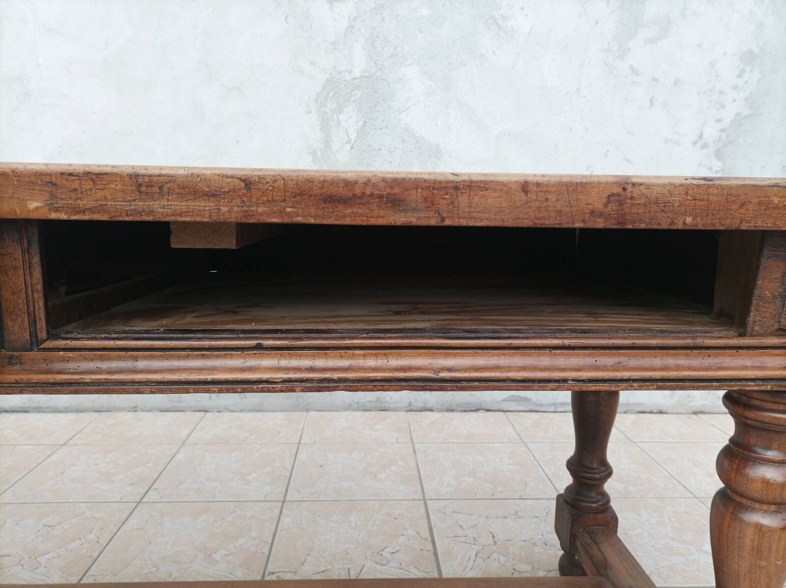 Farm table in walnut