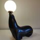 Lampe otarie noire irisée bleue en terre cuite
