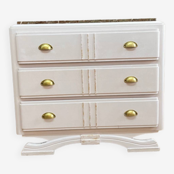 Mustache feet chest of drawers