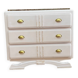 Mustache feet chest of drawers