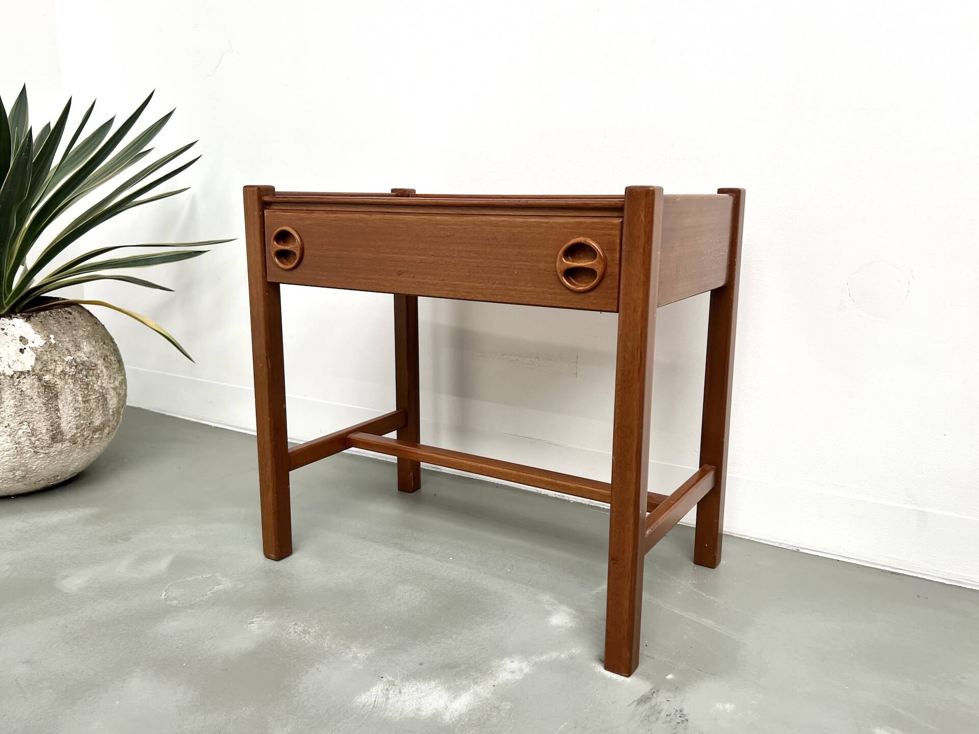 Chevet en teck sculpté, Arne Wahl Iversen