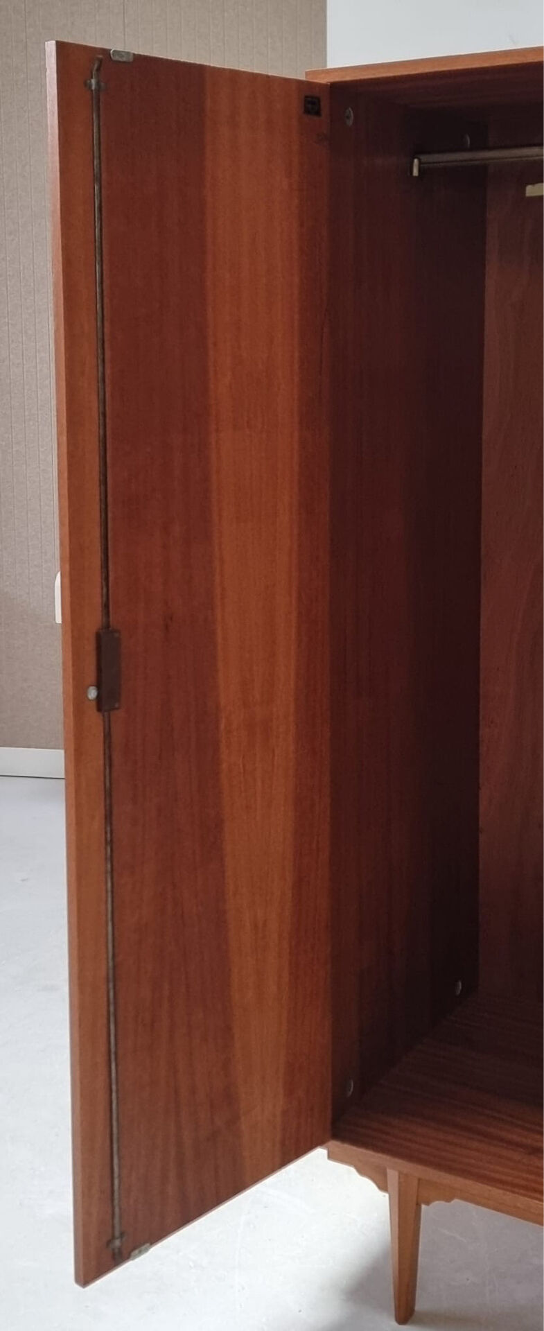 Armoire du milieu du siècle