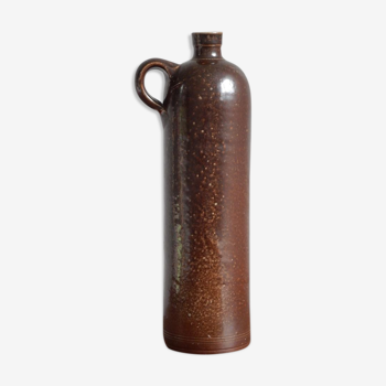 Enamelled brown sandstone bottle with handle