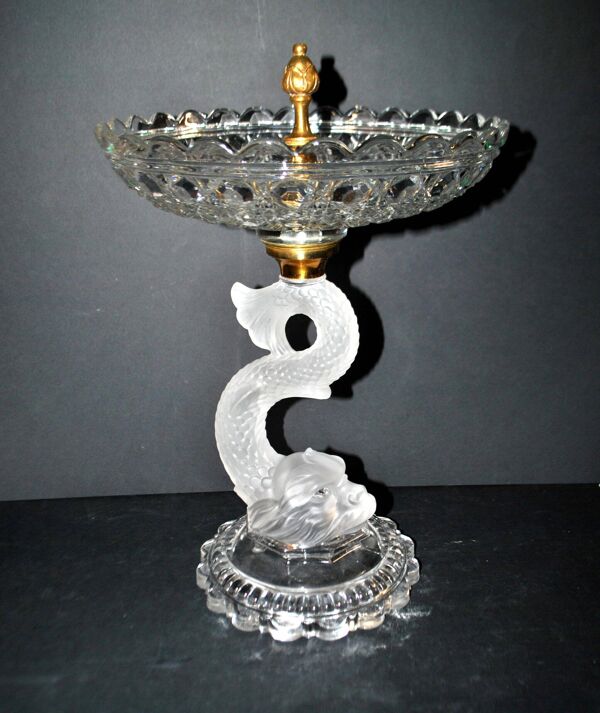 Baccarat coupe sur pied dauphin guéridon diamant pierreries en cristal signé