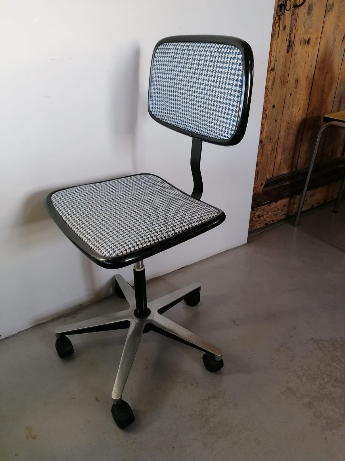 Chaise de bureau pieds de poule