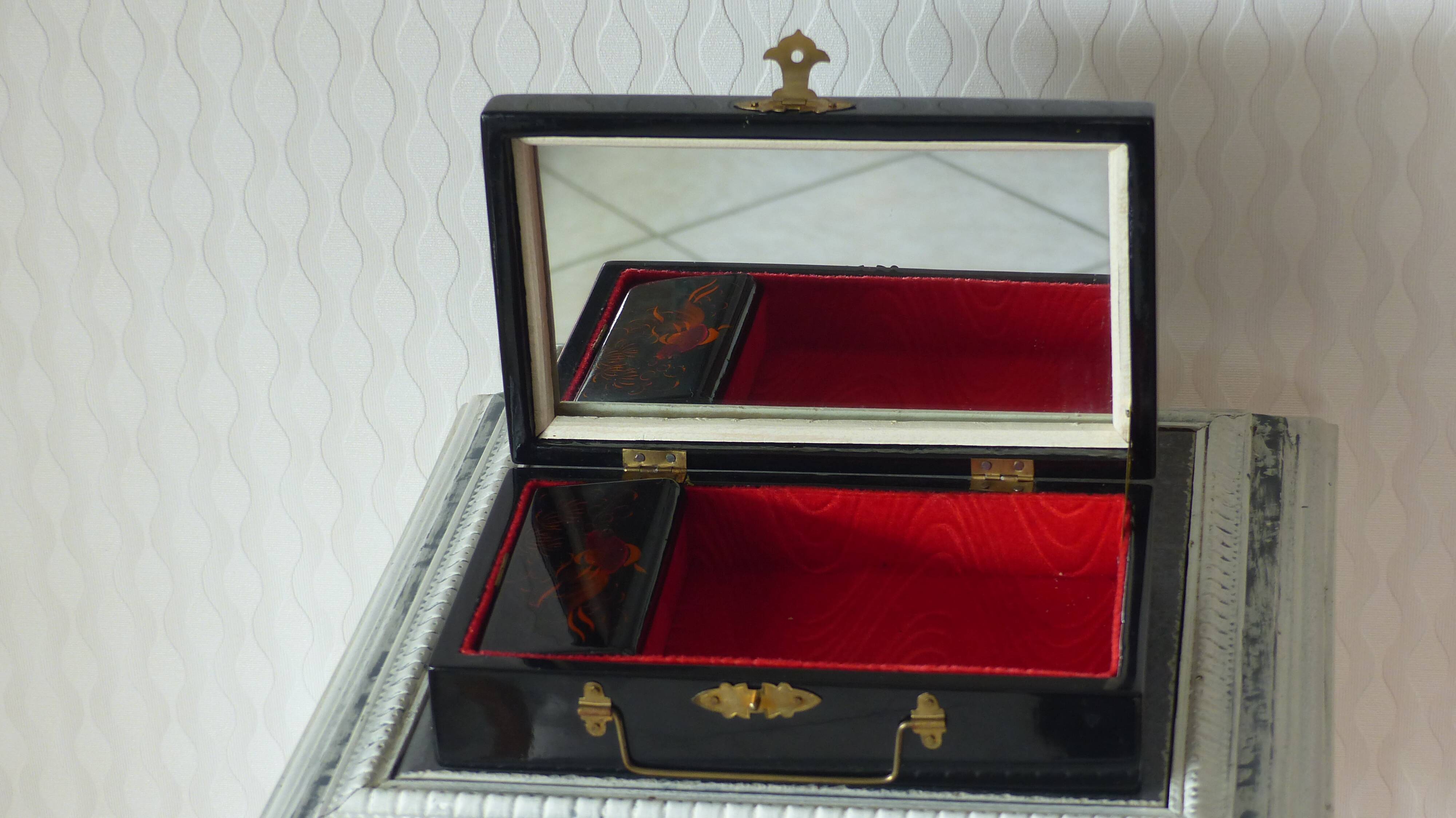 Jewelry box