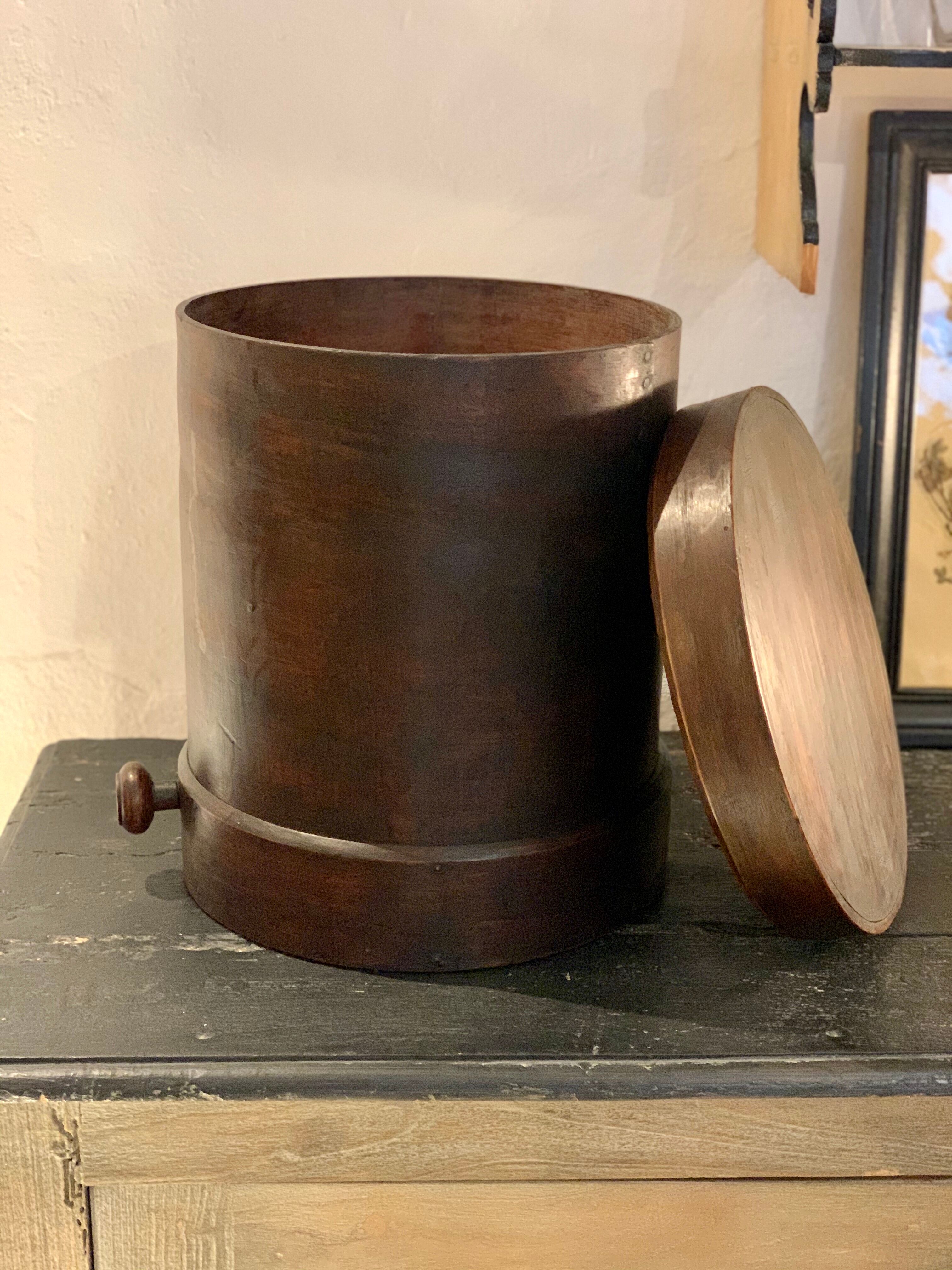 Wooden apothecary pot