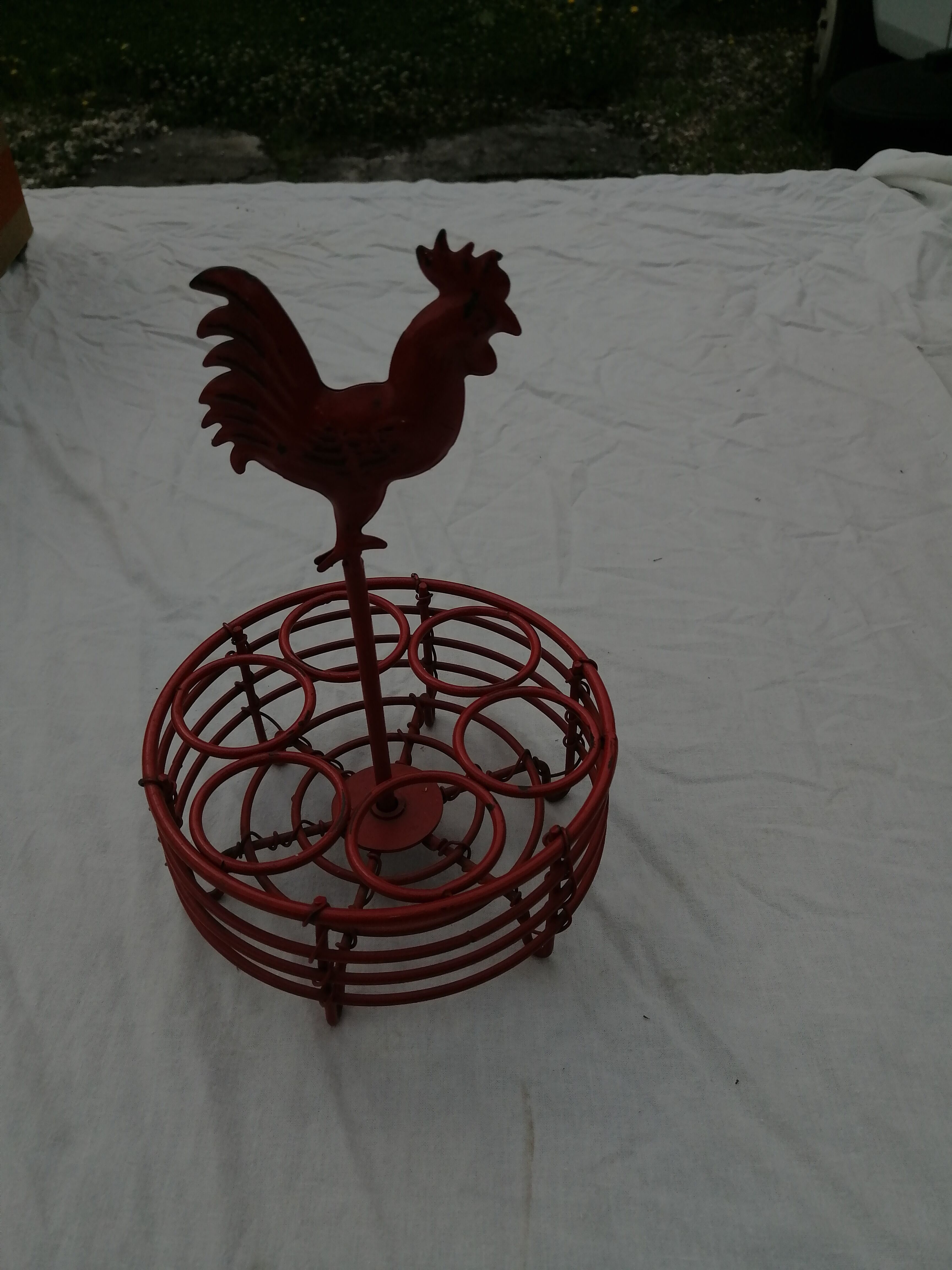 Support a oeufs en metal