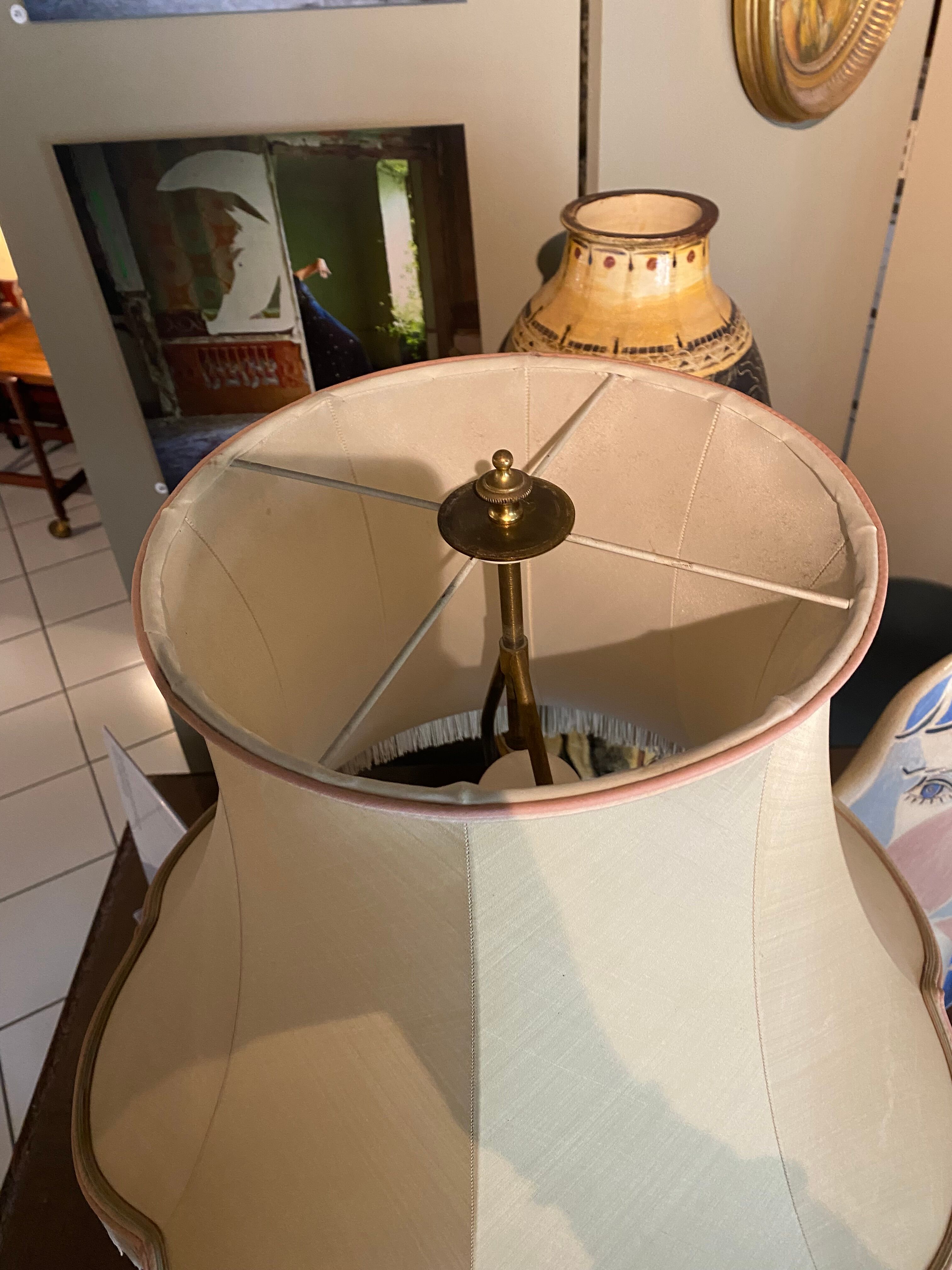 Chinese porcelain lamp with pomegranate decorations