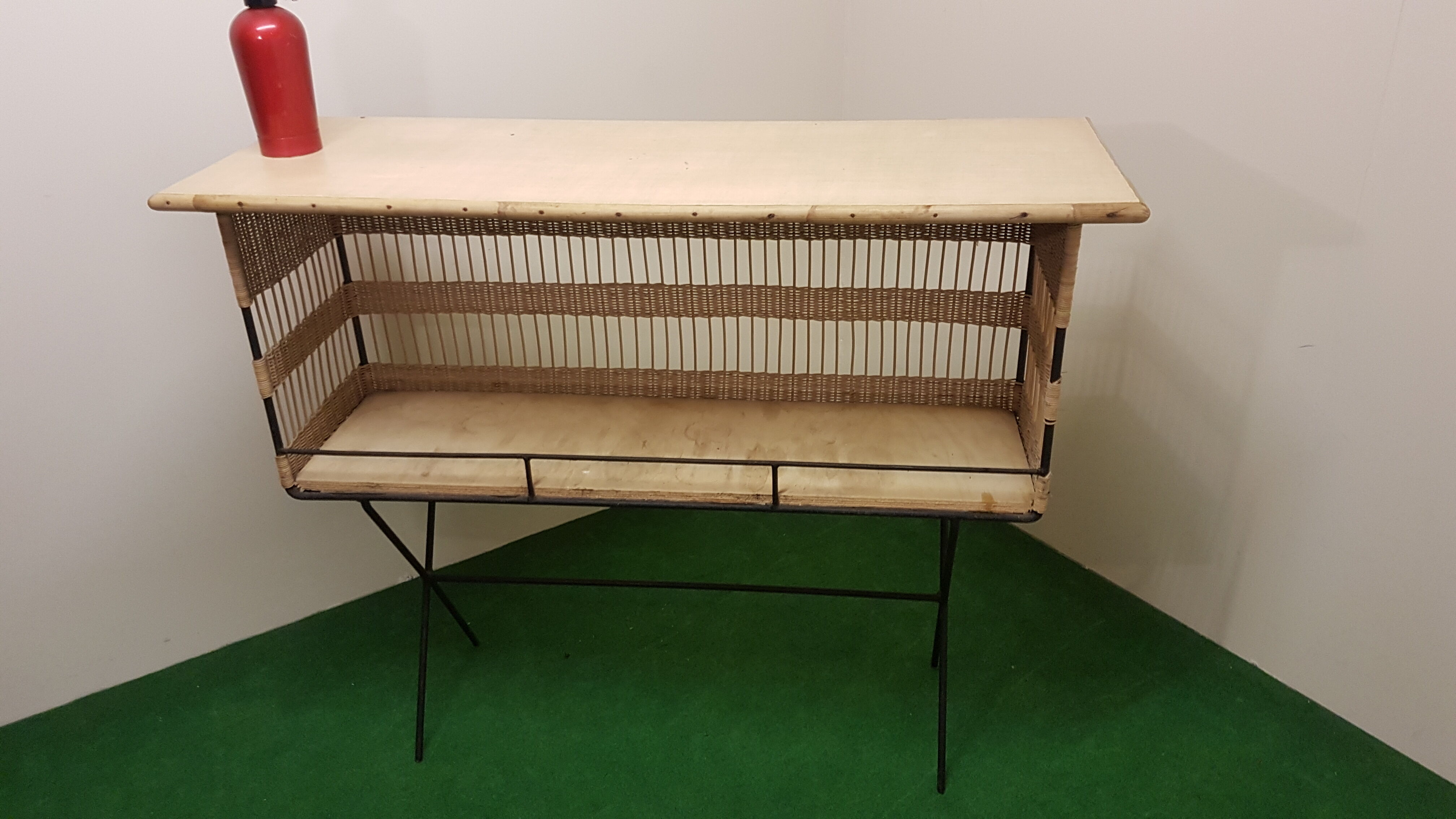 Rattan bar